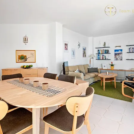Wonderful Apt With Sea View & Large Terrace *
